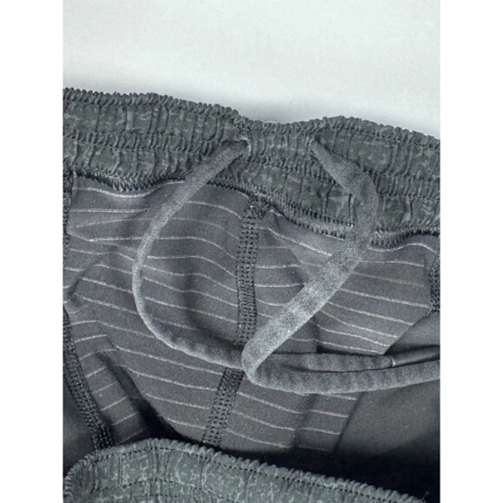 Lululemon Athletic Shorts Men Large Gray Black Lined Running Training Athleisure